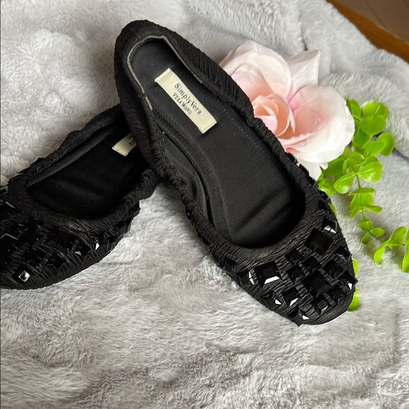 Simply Vera Vera Wang Black Flats with Woven Design - Picture 4 of 8